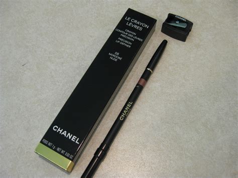 chanel lip definer in 5|chanel lipstick.